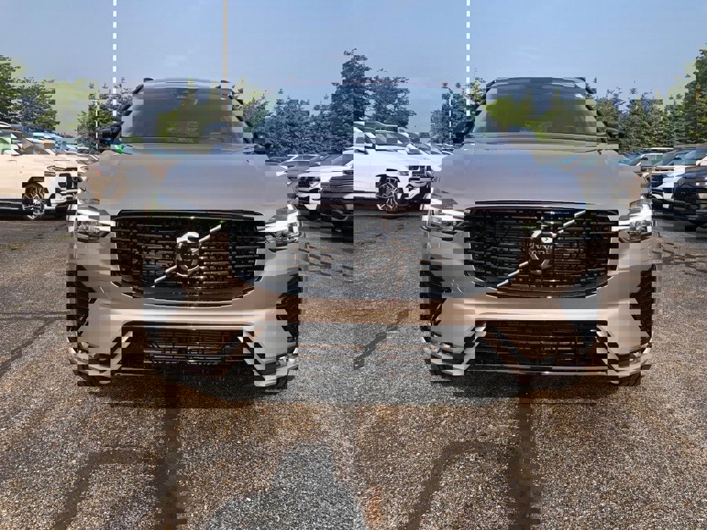 New 2025 Volvo XC60 B5 Core w/ Protection Package Premier image 2