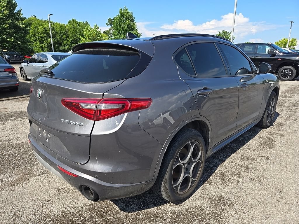Used 2022 Alfa Romeo Stelvio Ti AWD/4WD image 7