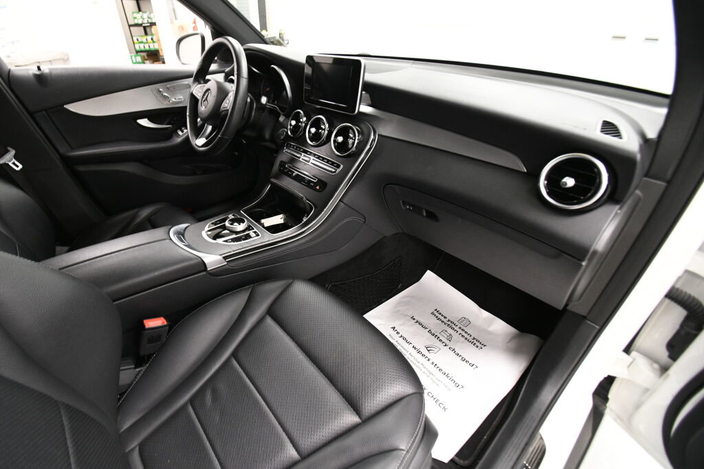 Used 2019 Mercedes-Benz GLC 300 4MATIC image 27