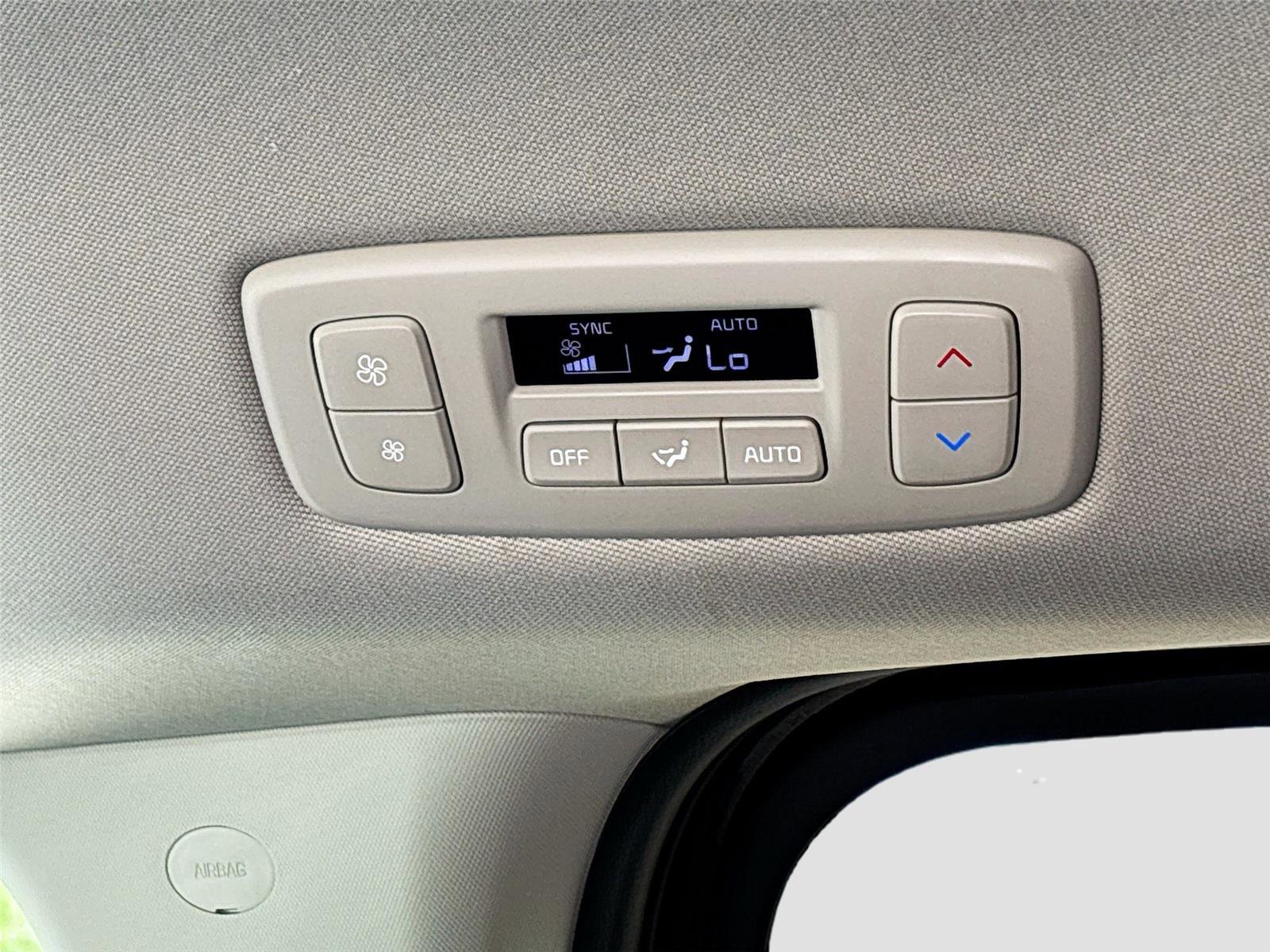 Used 2025 Kia Carnival FWD image 26