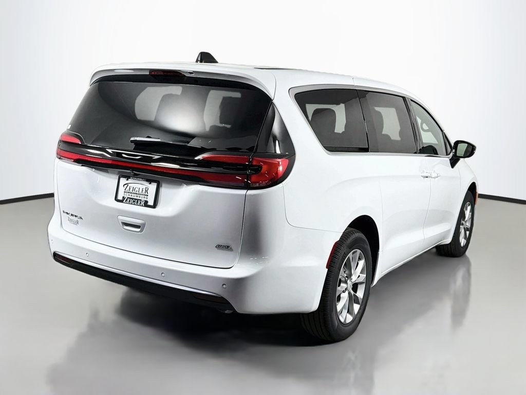 New 2027 Chrysler Pacifica Select AWD/4WD image 7