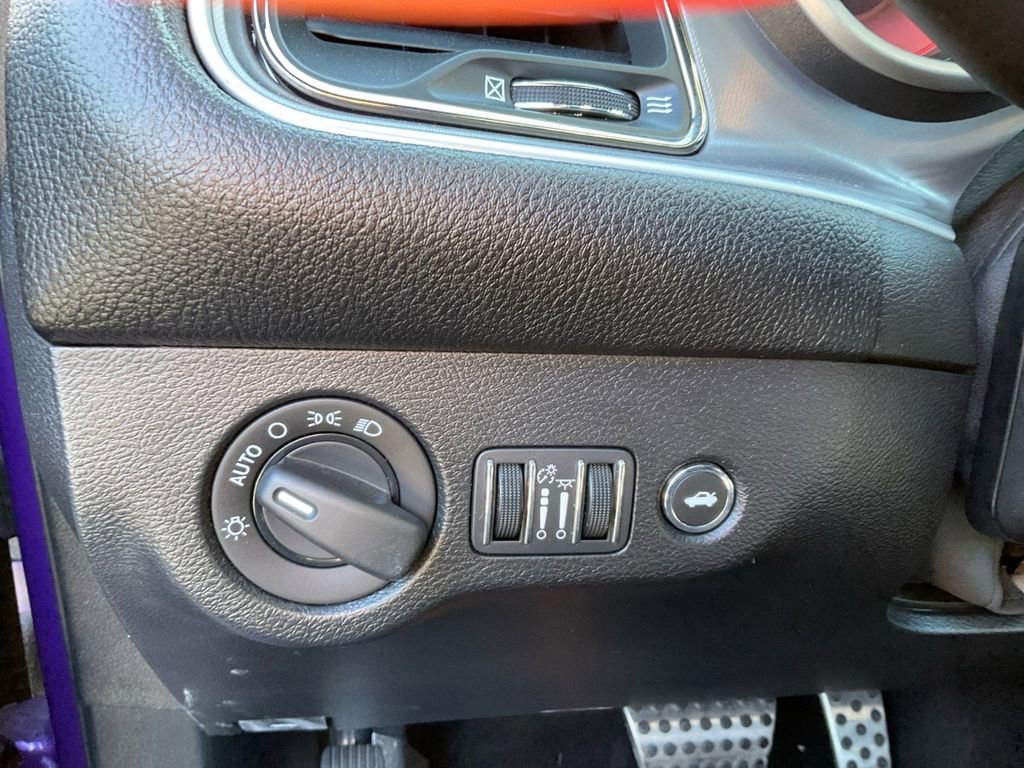 Used 2019 Dodge Challenger SRT Hellcat Redeye image 10