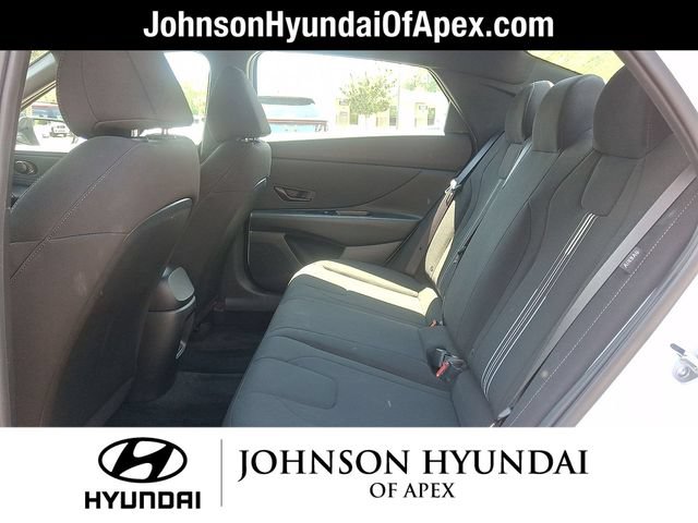 Certified 2025 Hyundai Elantra SEL FWD image 20