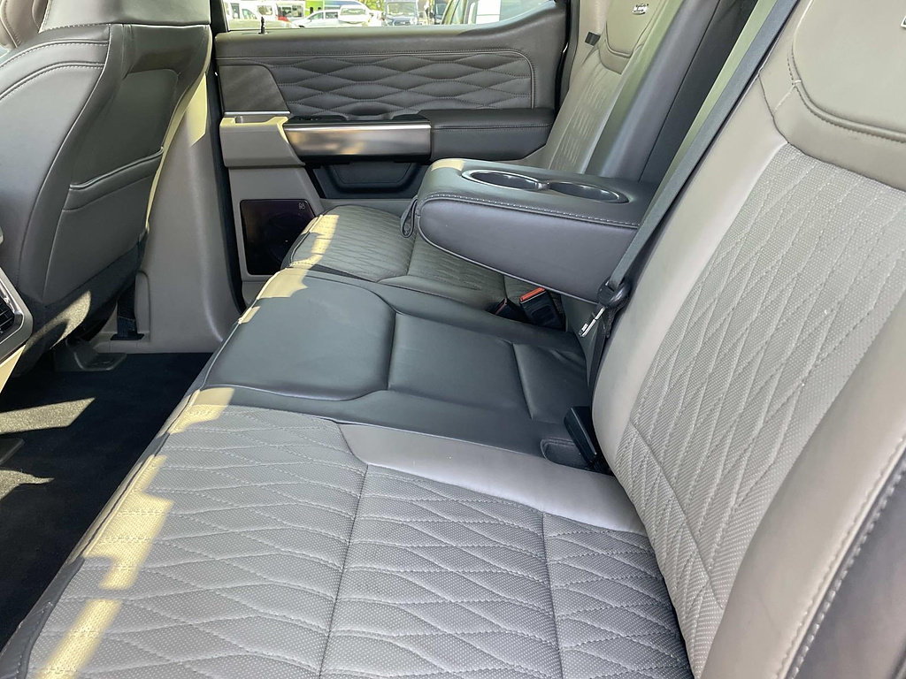 Certified 2025 Ford F250 Platinum w/ Platinum Plus Package AWD/4WD image 40