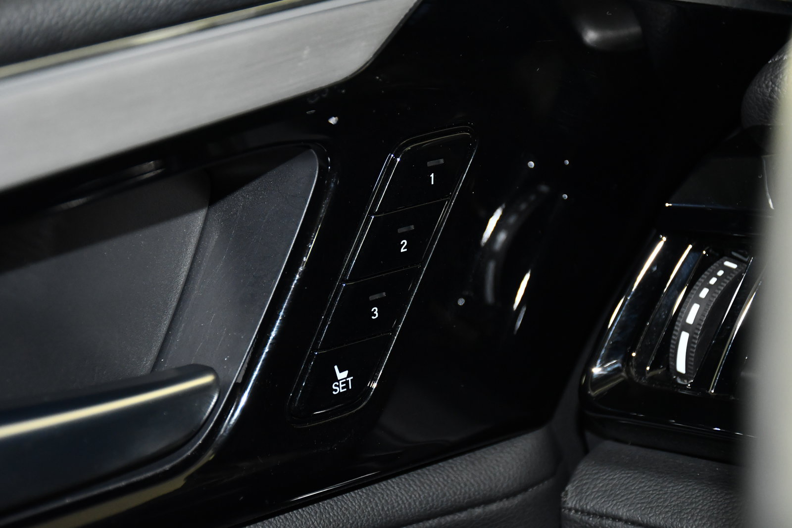 Certified 2024 Acura MDX SH-AWD image 33