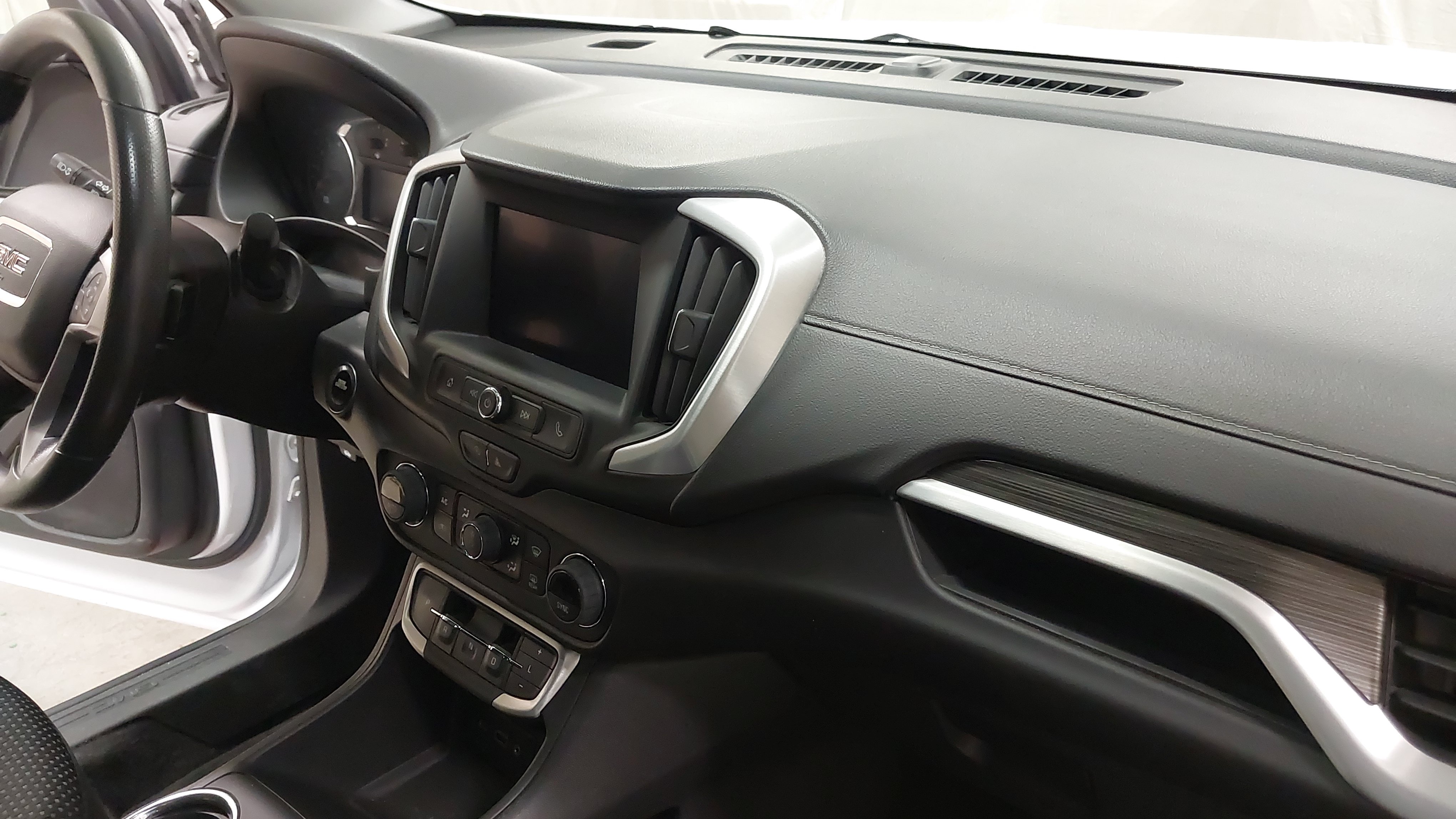 Used 2024 GMC Terrain SLE w/ Driver Convenience Package AWD/4WD image 29