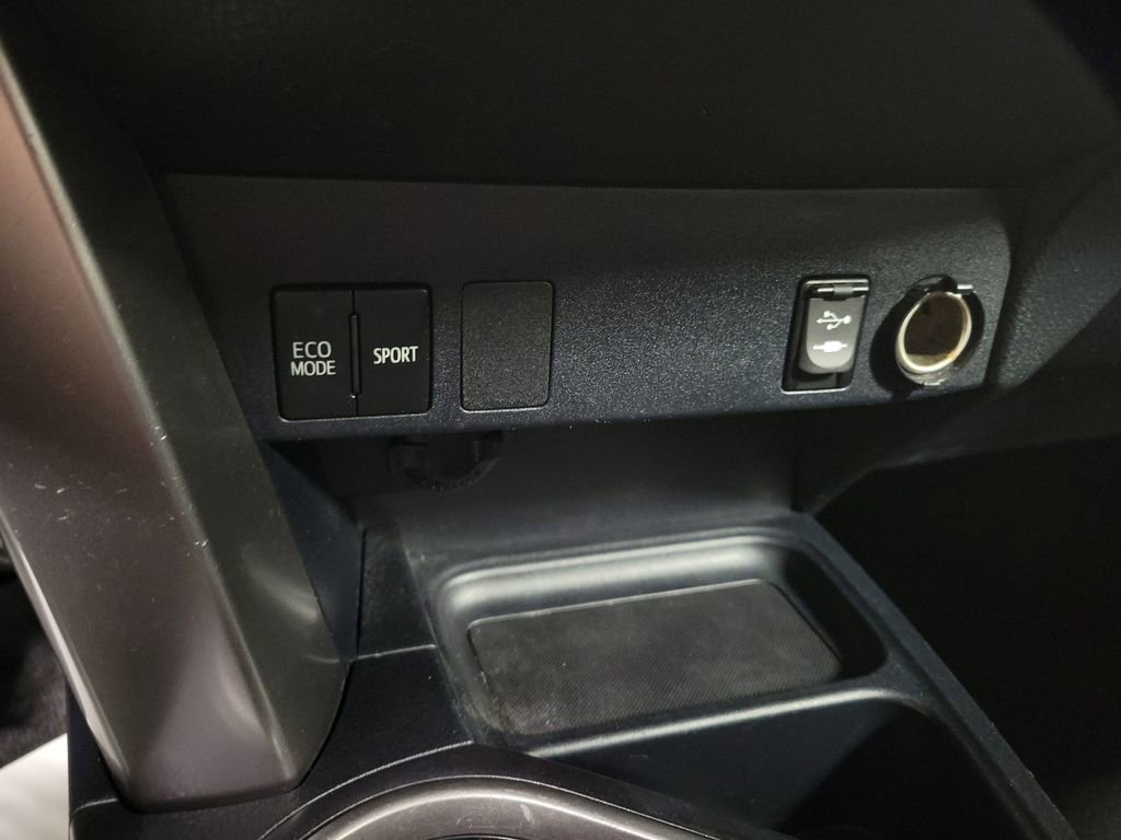 Used 2017 Toyota RAV4 LE w/ All Weather Liner Package image 17