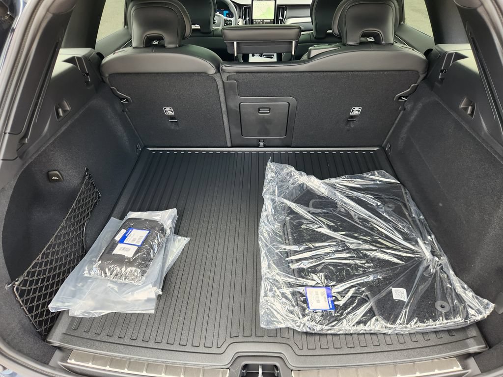 New 2026 Volvo XC60 B5 Ultra w/ Protection Package Premier AWD/4WD image 14