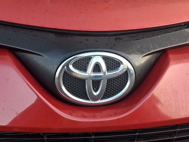 Used 2016 Toyota RAV4 LE FWD image 6