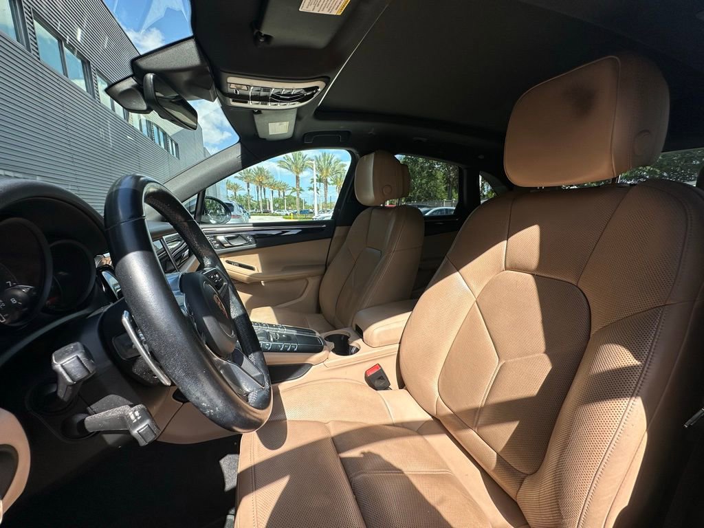 Certified 2020 Porsche Macan AWD/4WD image 5