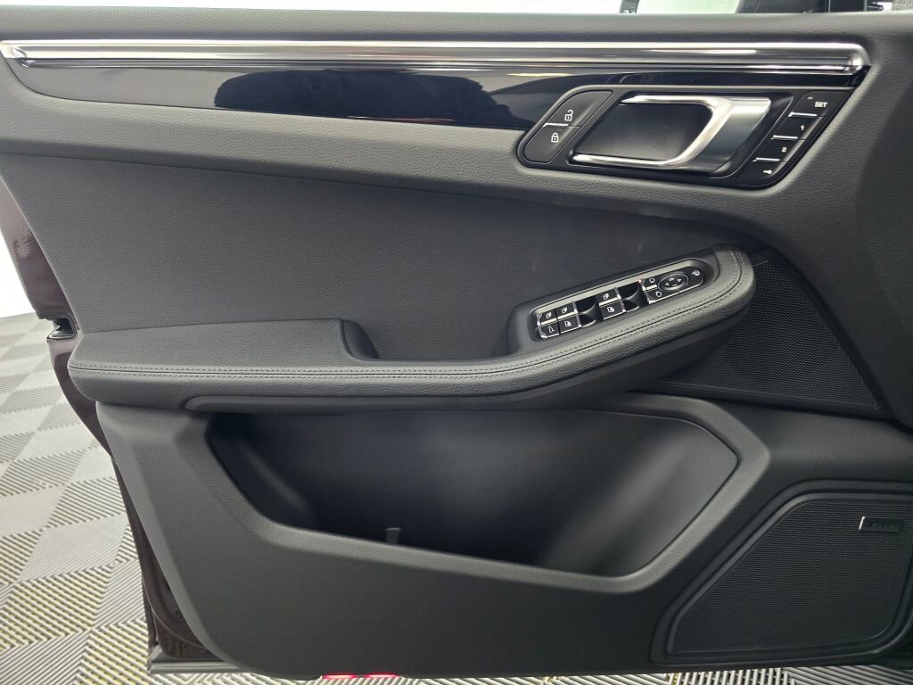 New 2025 Porsche Macan image 24