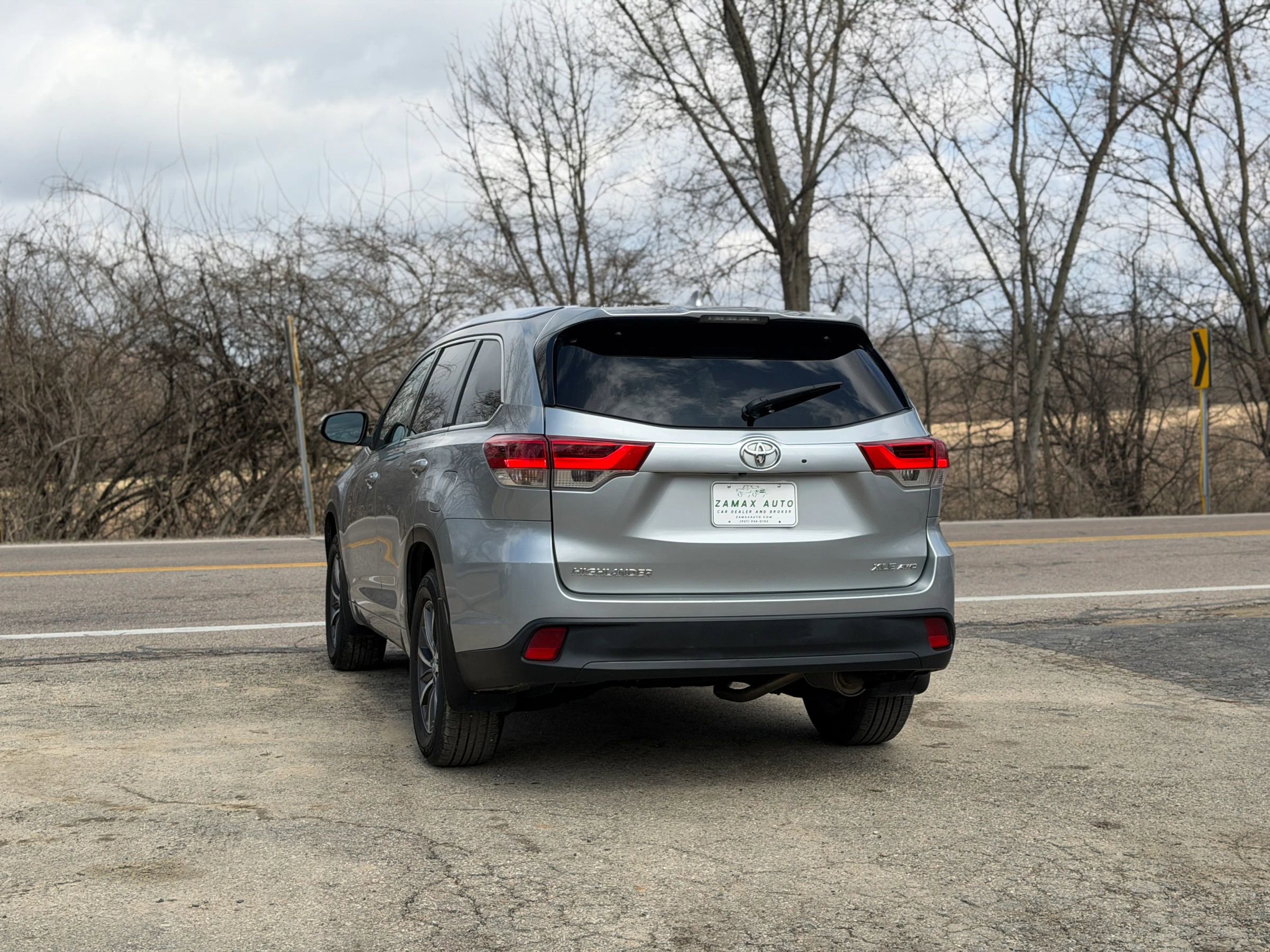 Used 2017 Toyota Highlander XLE image 12