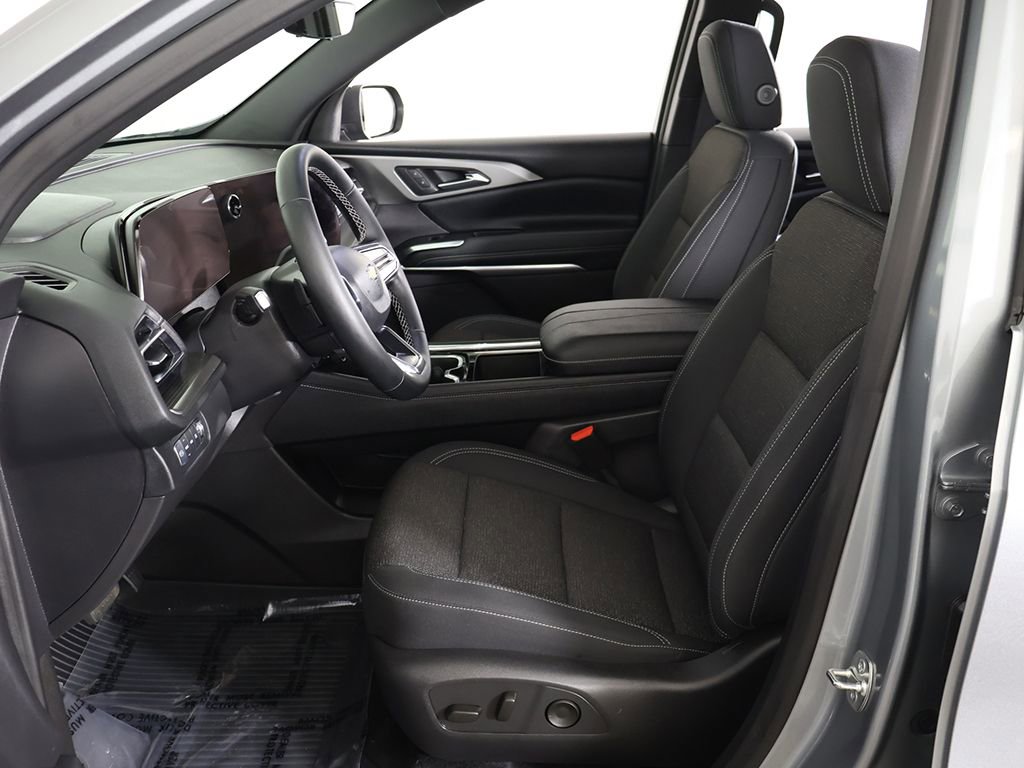 Used 2026 Chevrolet Traverse LT w/ Driver Confidence Package image 32