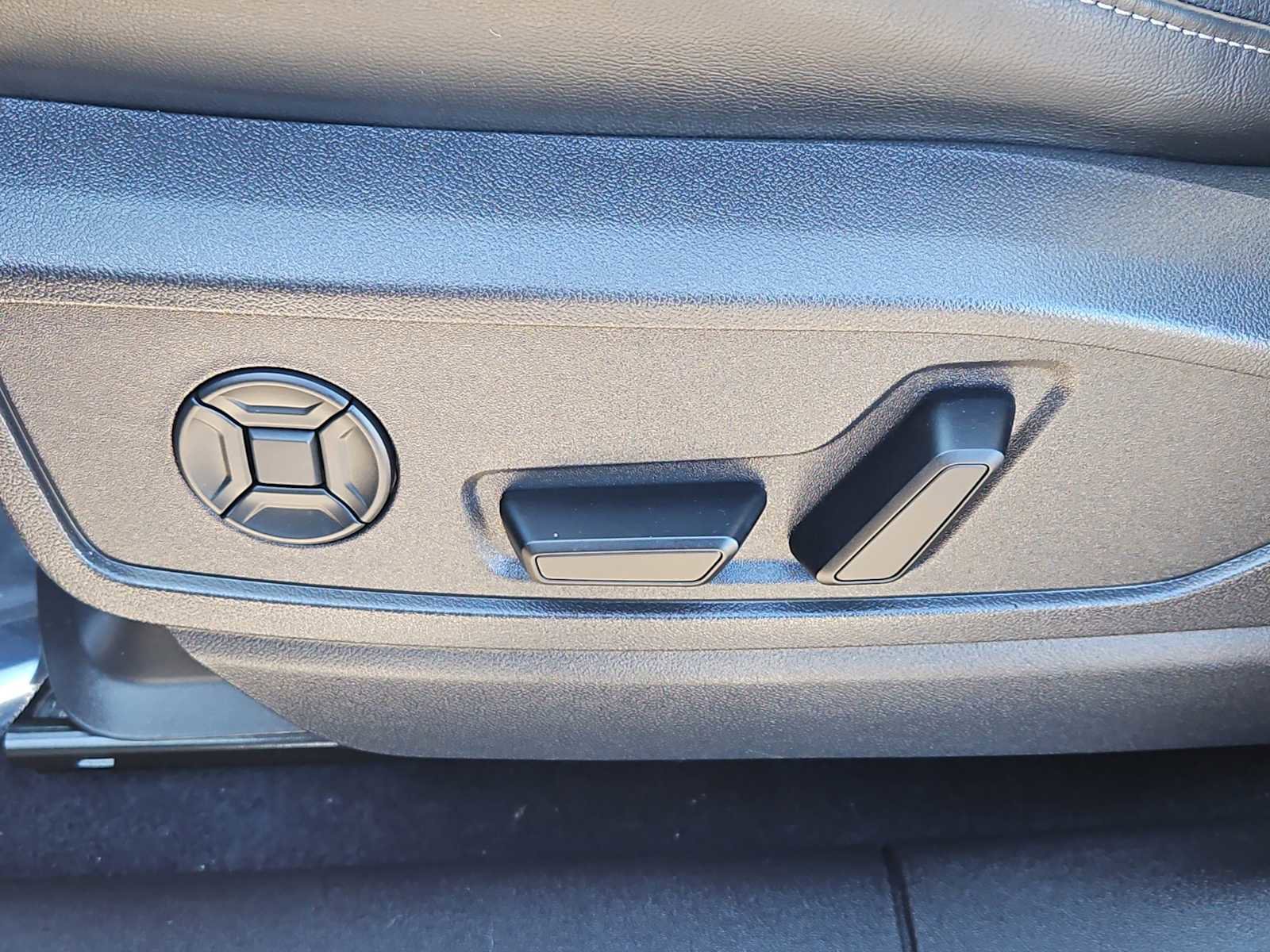 Certified 2025 Audi Q5 Premium w/ Convenience Package image 25