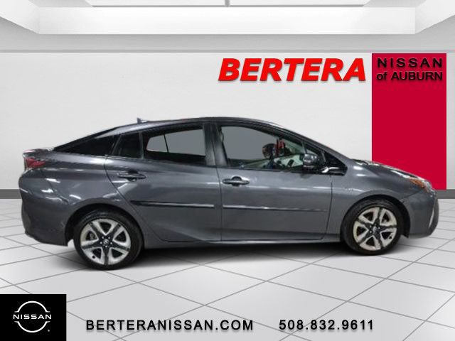 Used 2016 Toyota Prius Three Touring image 2