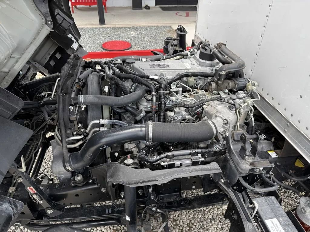 Used 2023 Isuzu NPR image 15