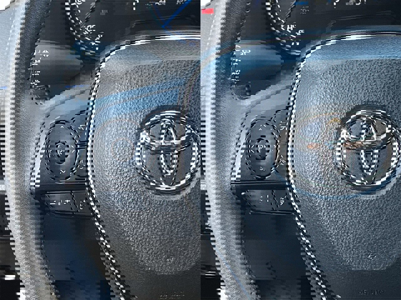 Used 2024 Toyota RAV4 SE image 12