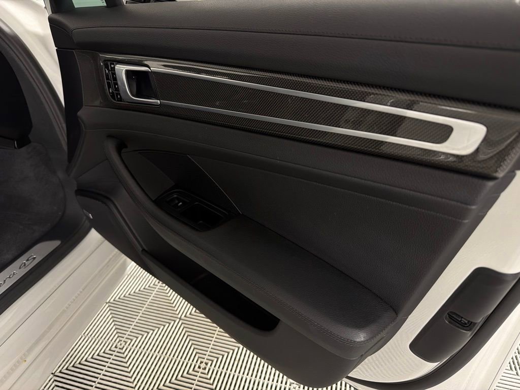 Used 2018 Porsche Panamera 4S image 33