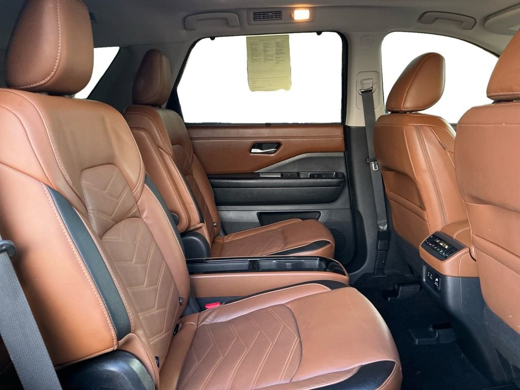 Used 2023 Nissan Pathfinder Platinum image 18