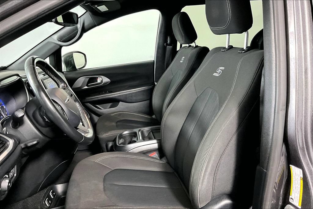 Used 2020 Chrysler Pacifica Touring w/ S Appearance Package FWD image 13