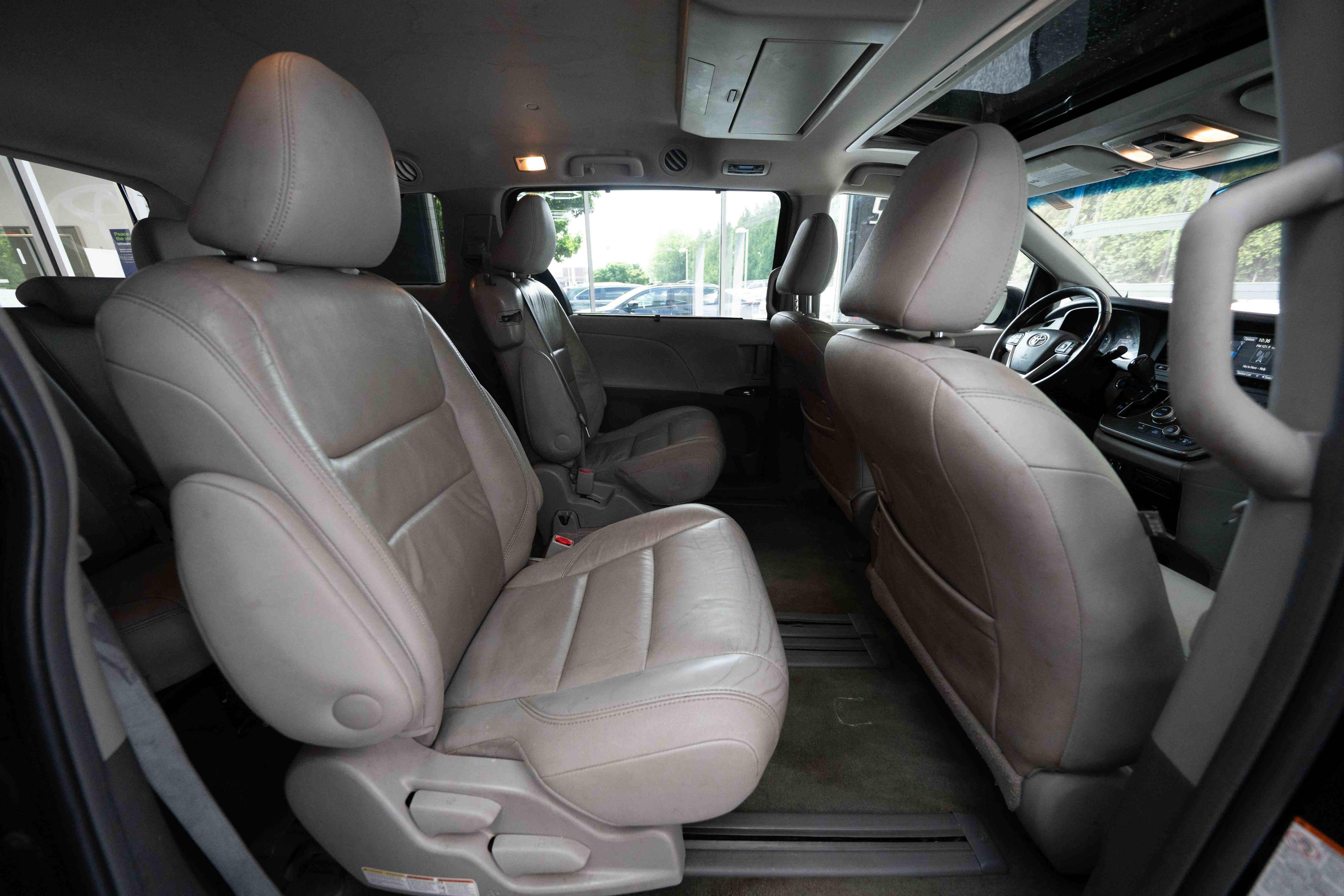 Used 2017 Toyota Sienna XLE Premium FWD image 26