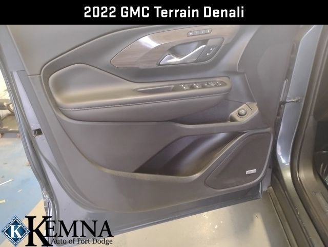 Used 2022 GMC Terrain Denali image 12