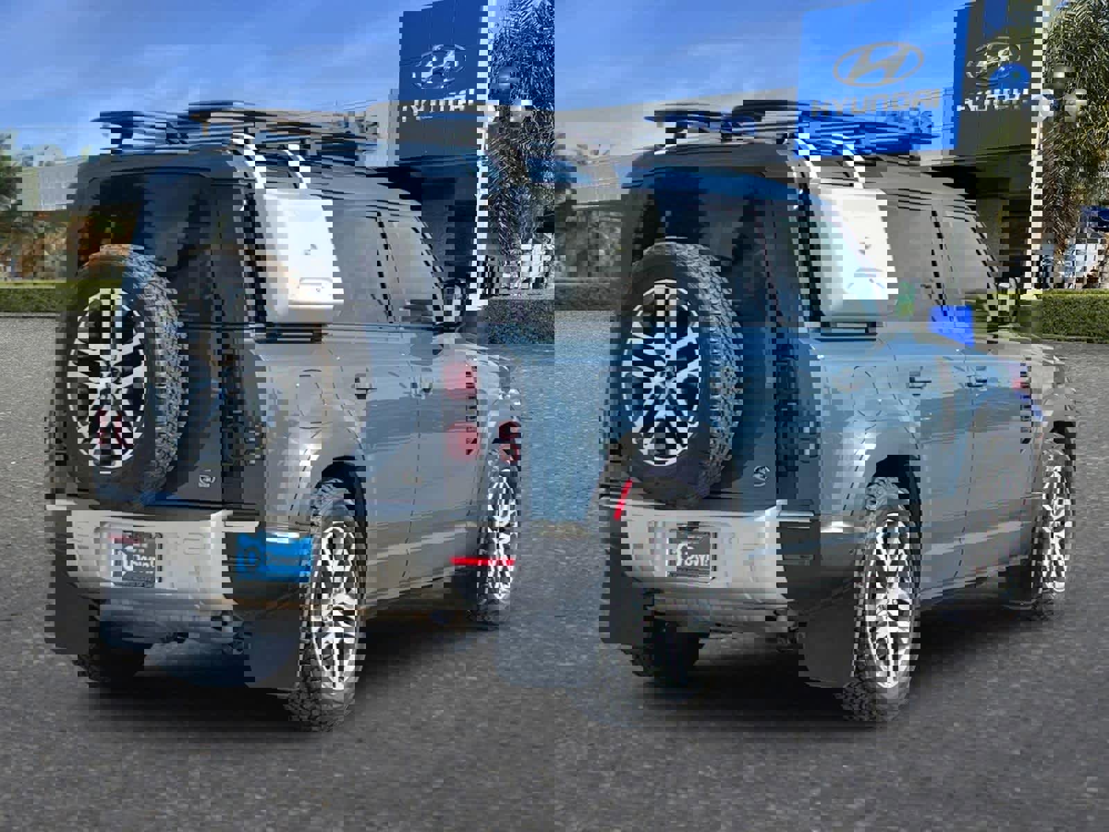 Used 2020 Land Rover Defender 110 HSE image 3