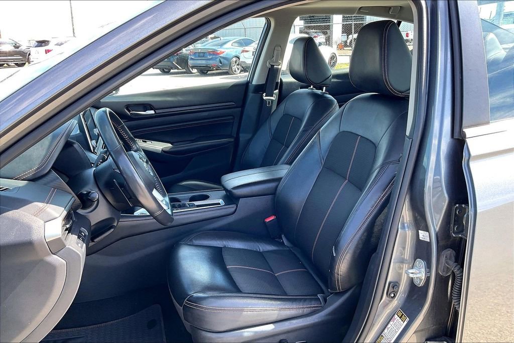 Used 2022 Nissan Altima 2.5 SR w/ Midnight Edition Package image 18