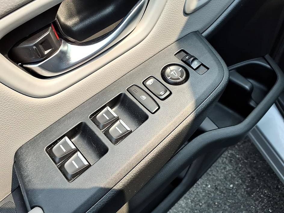 Used 2025 Honda Pilot EX-L image 12