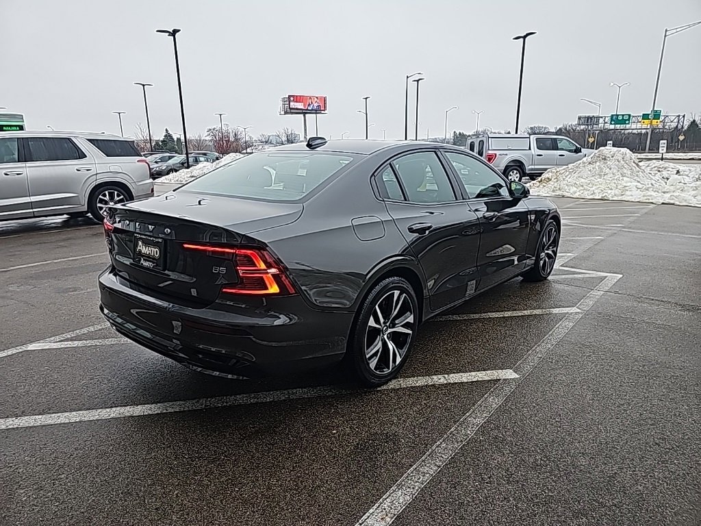 Used 2024 Volvo S60 B5 Core image 5