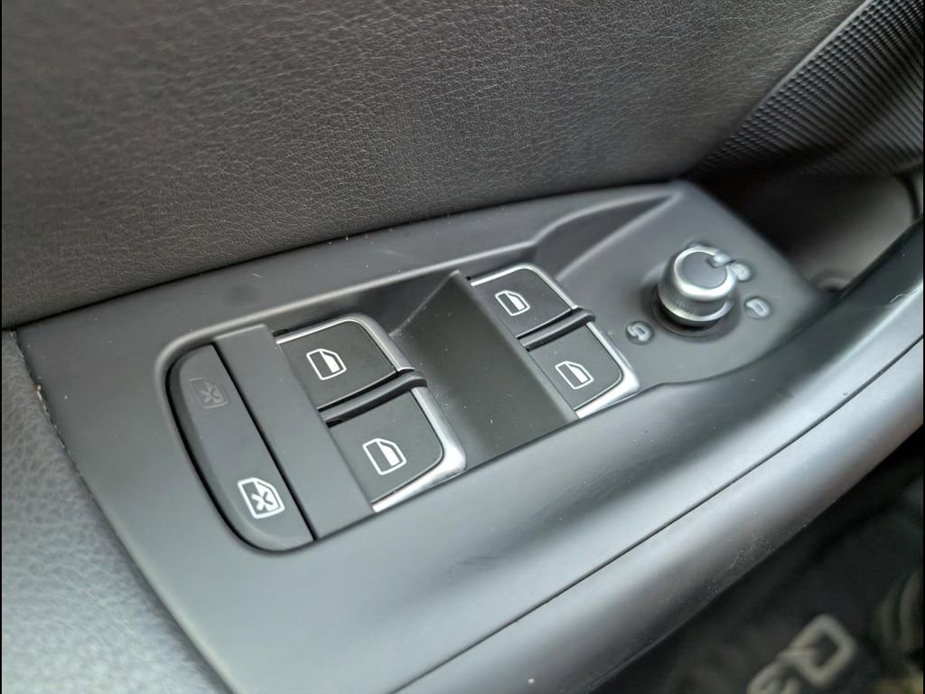 Used 2018 Audi Q3 2.0T Premium Plus w/ Premium Plus Package AWD/4WD image 11