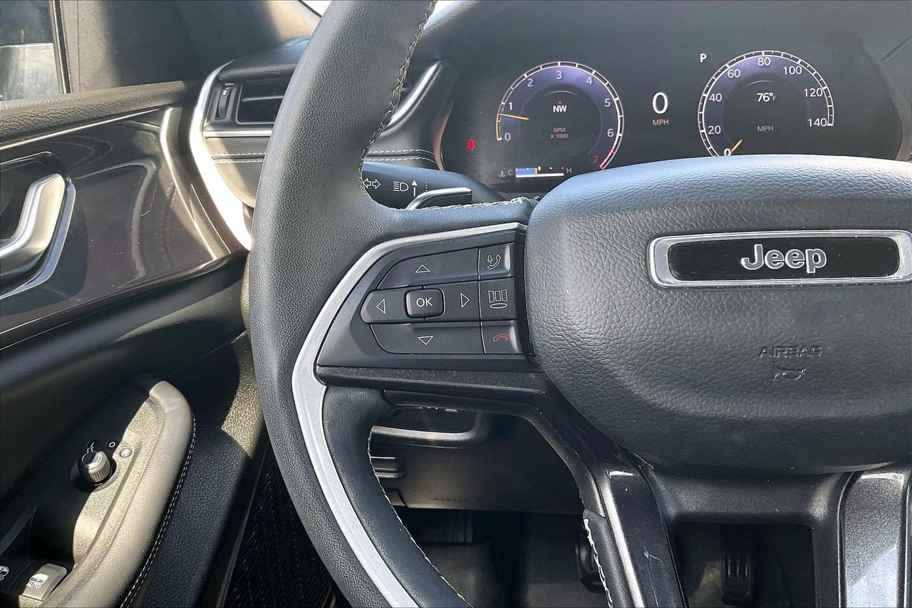 Certified 2023 Jeep Grand Cherokee L Laredo image 31