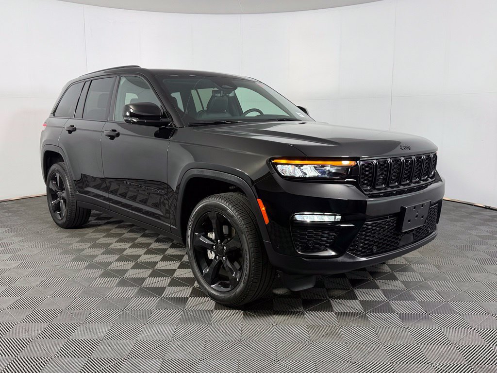 Certified 2025 Jeep Grand Cherokee Limited w/ Luxury Tech Group II RWD image 4