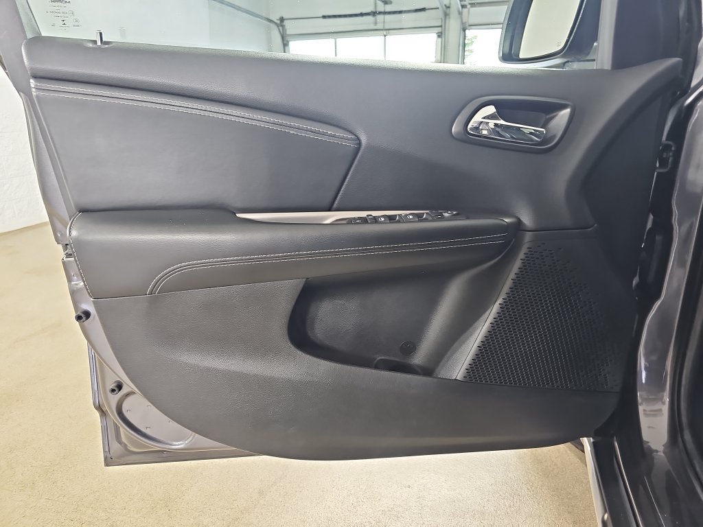 Used 2016 Dodge Journey Crossroad w/ Popular Equipment Group FWD image 31