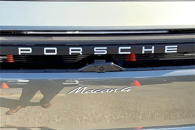Used 2025 Porsche Macan 4 Electric image 38