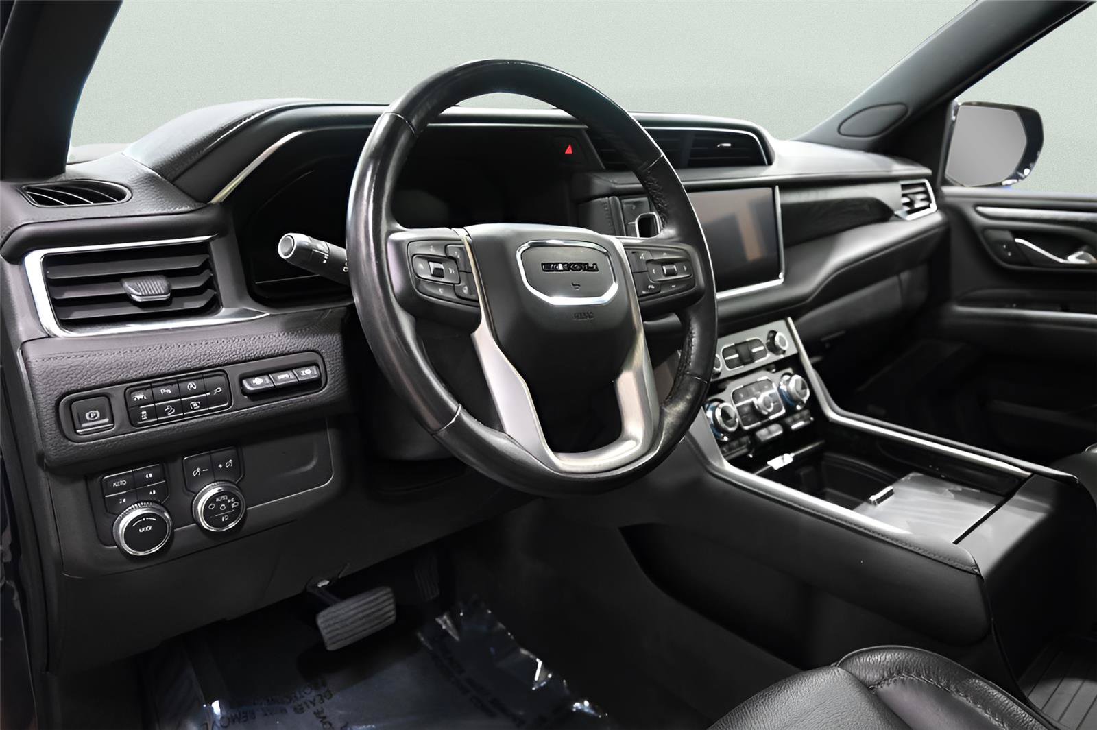 Used 2022 GMC Yukon XL Denali AWD/4WD image 10