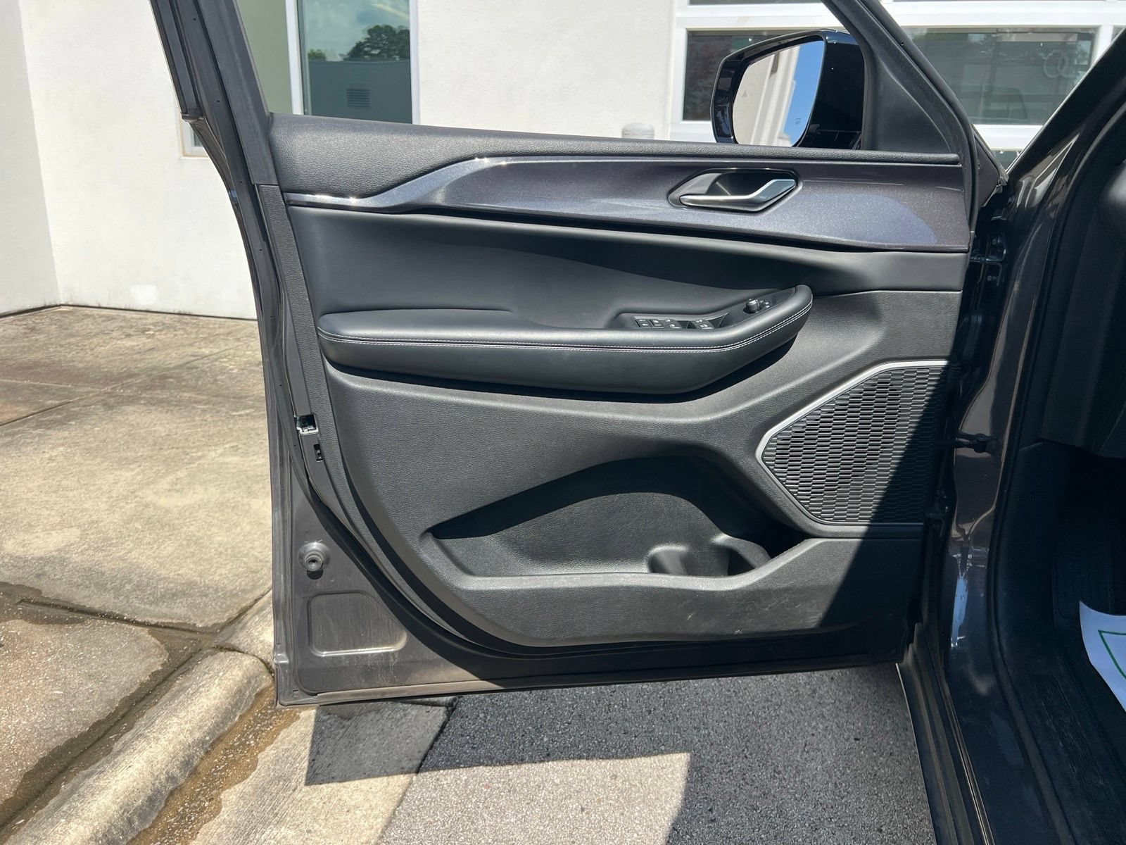 Used 2021 Jeep Grand Cherokee L Laredo RWD image 29