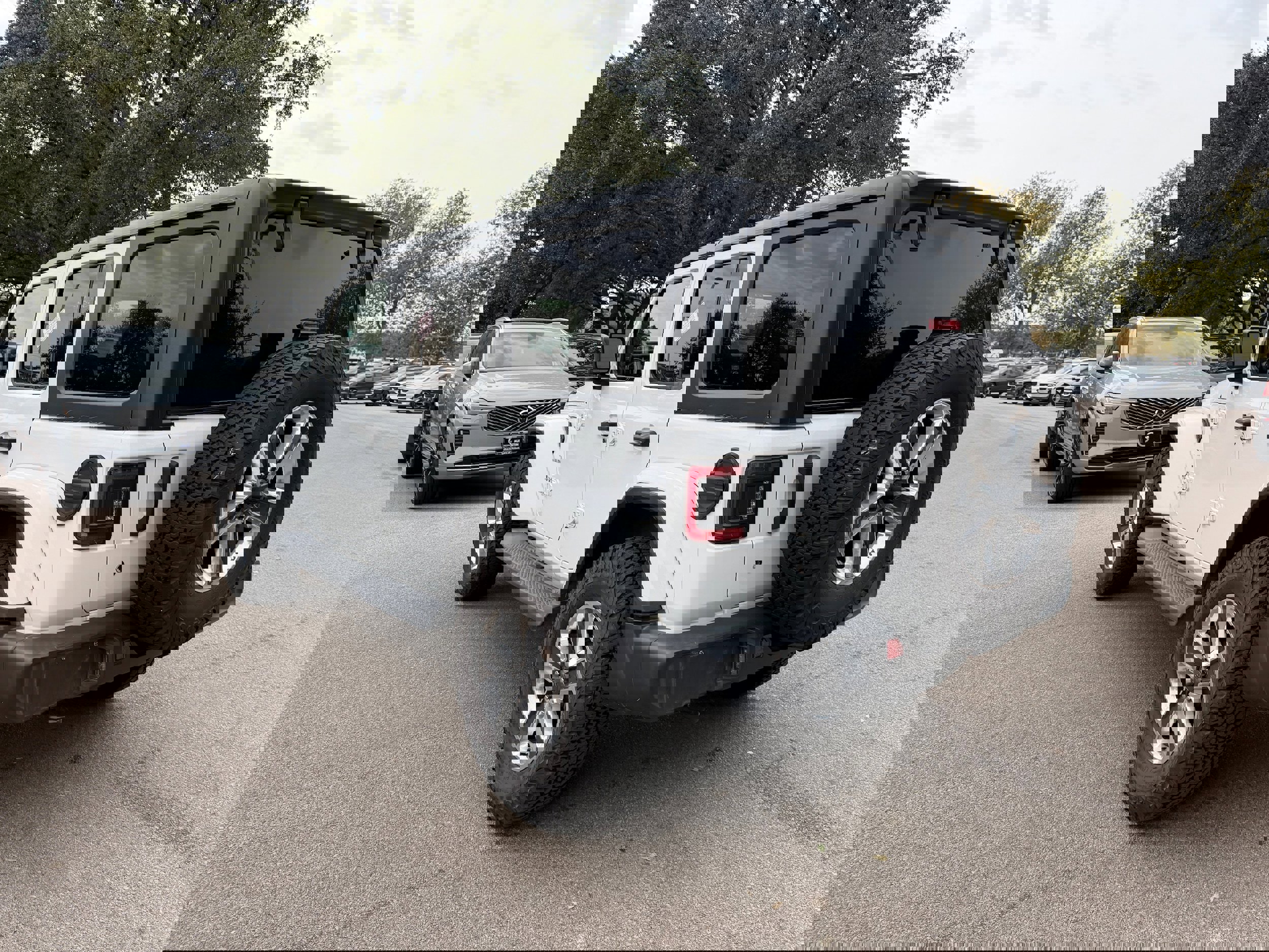 Used 2019 Jeep Wrangler Unlimited Sahara image 4