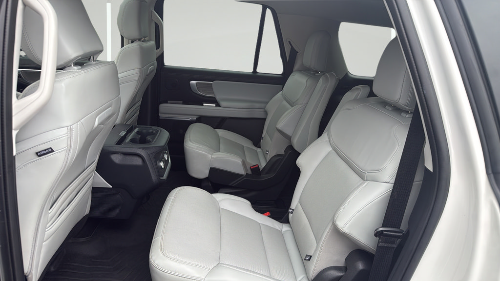 Certified 2025 Ford Expedition Max Platinum w/ Driver's Package AWD/4WD image 33
