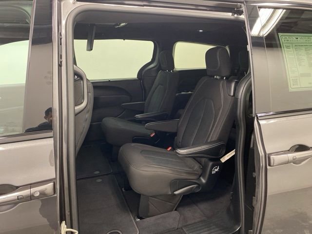 Used 2021 Chrysler Pacifica Touring image 23