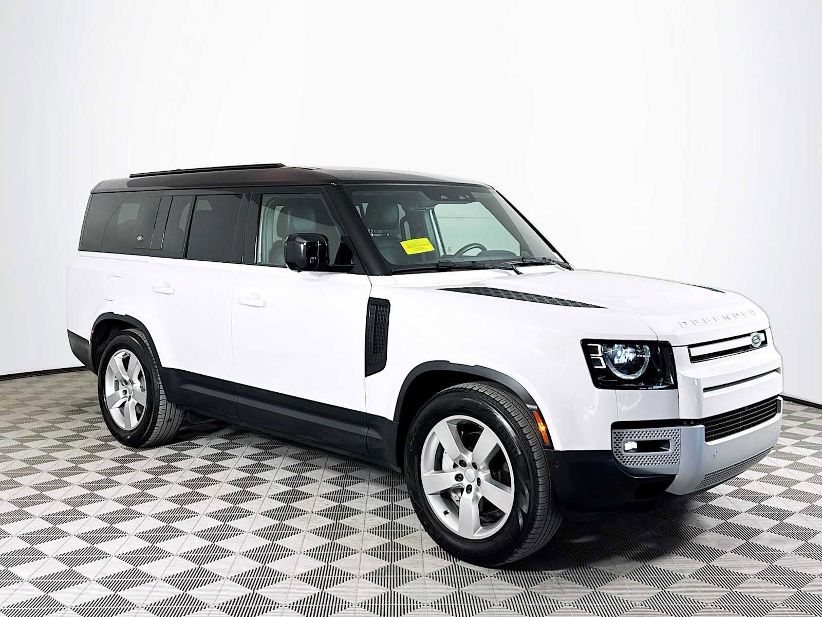 Used 2023 Land Rover Defender 130 SE image 3