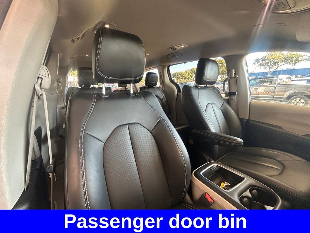 Used 2024 Chrysler Pacifica Touring-L image 27