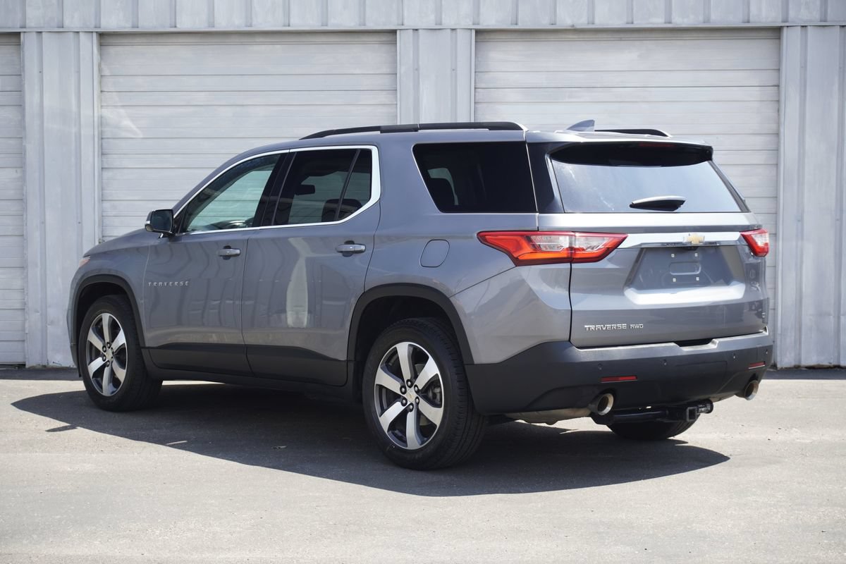 Used 2019 Chevrolet Traverse LT w/ LT Premium Package AWD/4WD image 3