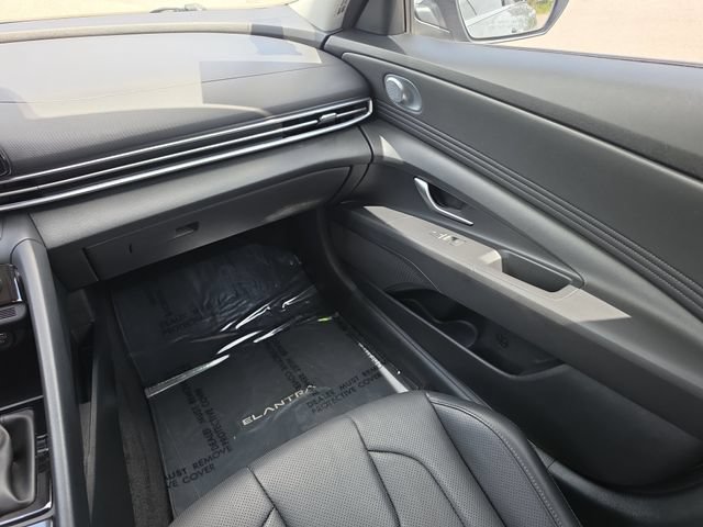 Used 2022 Hyundai Elantra Limited FWD image 12