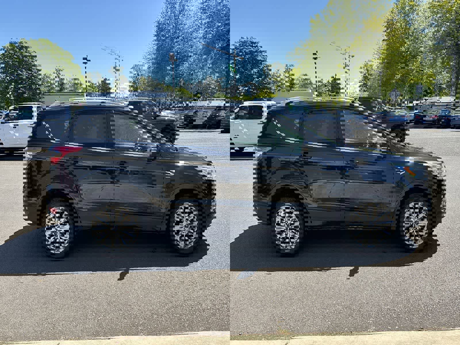 Used 2018 Ford Escape Titanium w/ Ford Safe & Smart Package AWD/4WD image 5