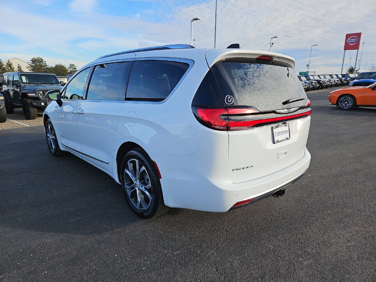 New 2026 Chrysler Pacifica Pinnacle w/ Trailer Tow Group FWD image 5
