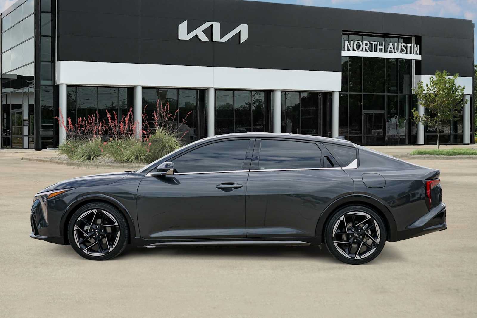 Certified 2025 Kia K4 GT-Line w/ GT-Line Sunroof Package FWD image 3