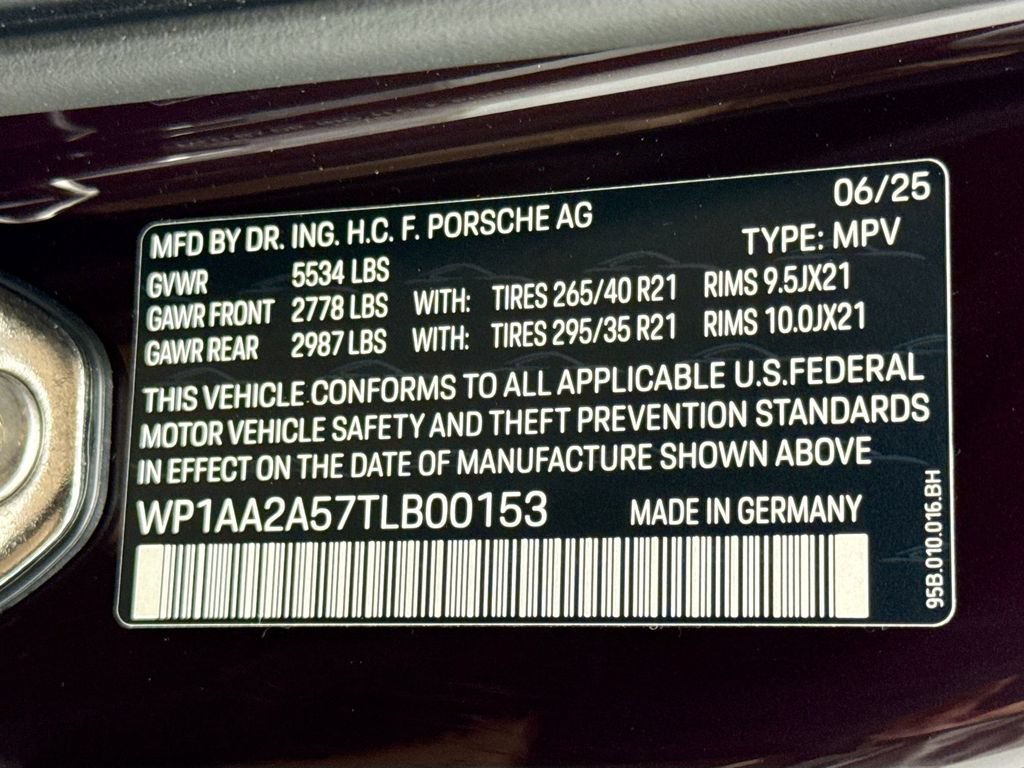 Used 2026 Porsche Macan AWD/4WD image 36
