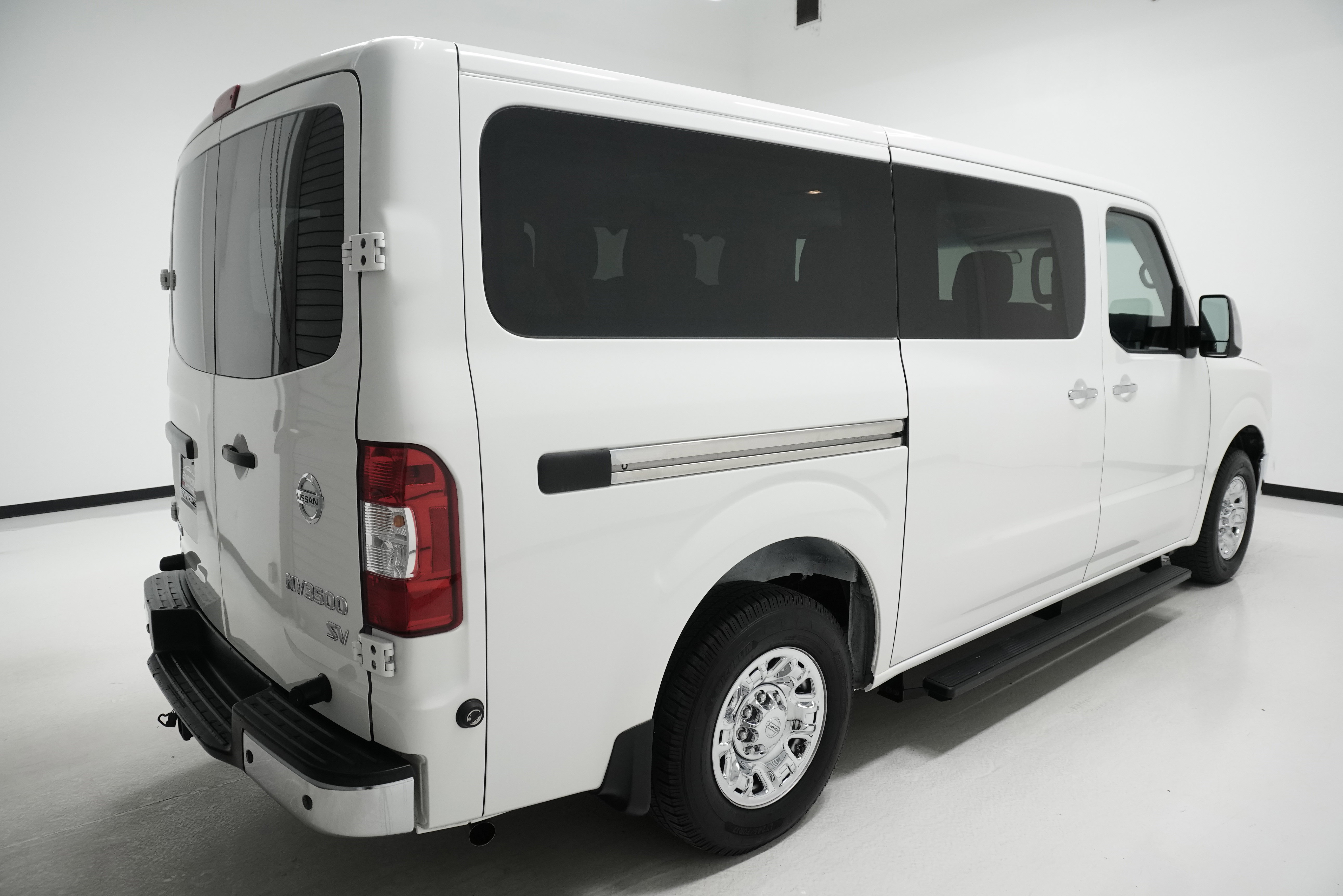 Used 2020 Nissan NV 3500 SV w/ Navigation Package image 3