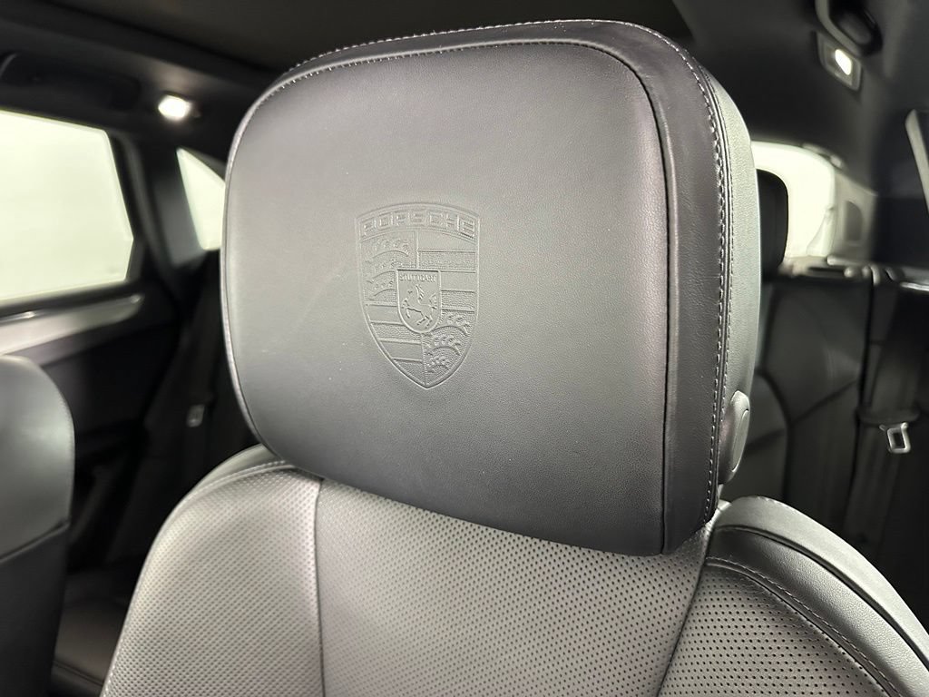 Certified 2025 Porsche Macan w/ Premium Package Plus AWD/4WD image 22
